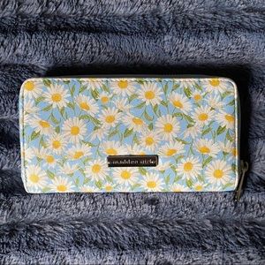 Steve Madden Girl Blue daisy print Wallet